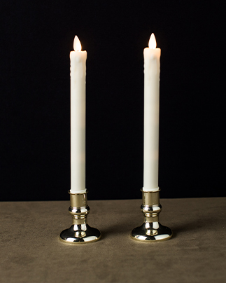 Flamlösa koniska ljus